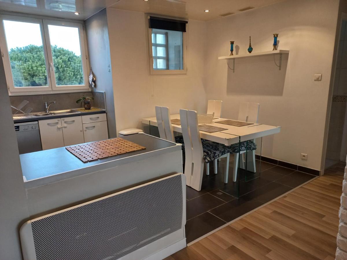 60 m2 , 2 chambres, très calme, plage et commerces à 3 minutes à pied, WIFI fibre optique et parking gratuit La Seyne-sur-Mer Extérieur photo