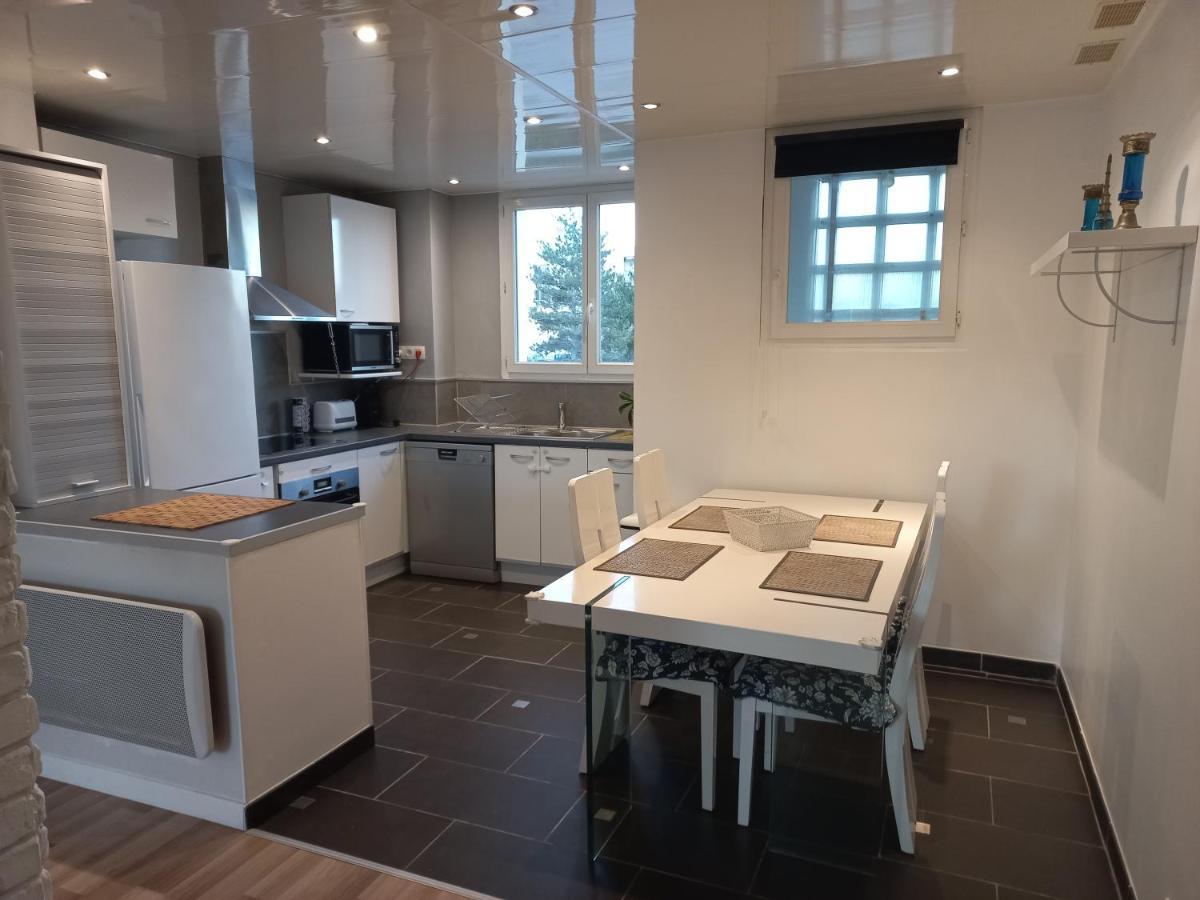 60 m2 , 2 chambres, très calme, plage et commerces à 3 minutes à pied, WIFI fibre optique et parking gratuit La Seyne-sur-Mer Extérieur photo