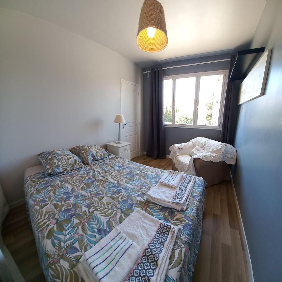 60 m2 , 2 chambres, très calme, plage et commerces à 3 minutes à pied, WIFI fibre optique et parking gratuit La Seyne-sur-Mer Extérieur photo