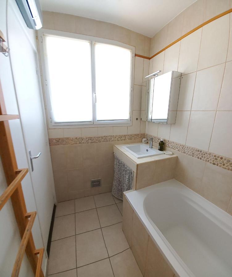 60 m2 , 2 chambres, très calme, plage et commerces à 3 minutes à pied, WIFI fibre optique et parking gratuit La Seyne-sur-Mer Extérieur photo