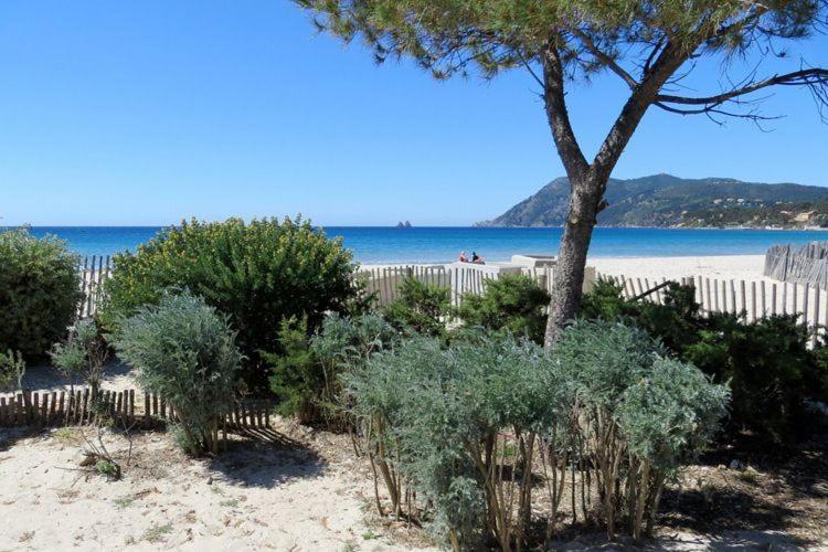 60 m2 , 2 chambres, très calme, plage et commerces à 3 minutes à pied, WIFI fibre optique et parking gratuit La Seyne-sur-Mer Extérieur photo
