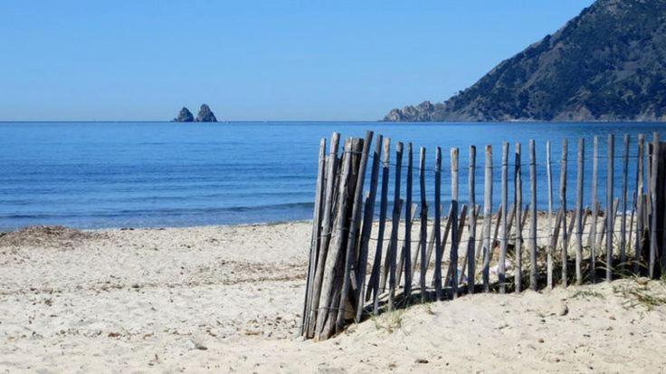 60 m2 , 2 chambres, très calme, plage et commerces à 3 minutes à pied, WIFI fibre optique et parking gratuit La Seyne-sur-Mer Extérieur photo